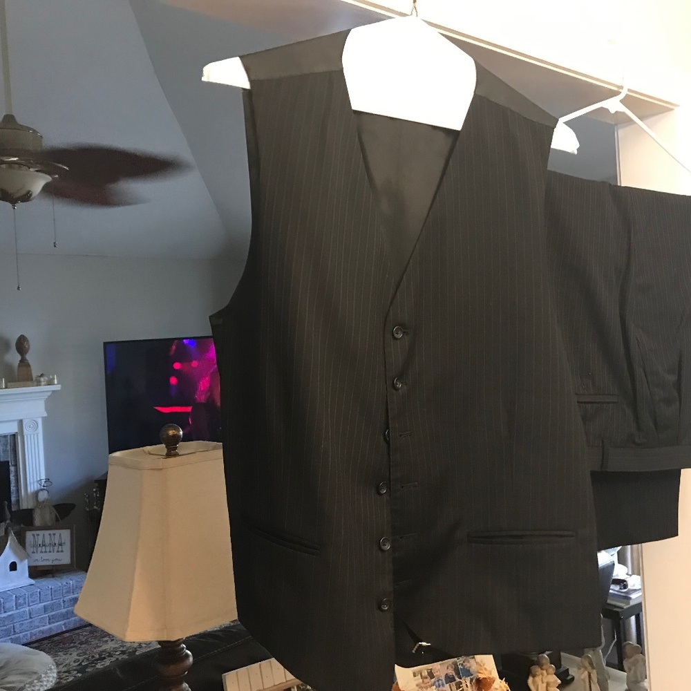 MENS BLACK PINSTRIPE SUIT